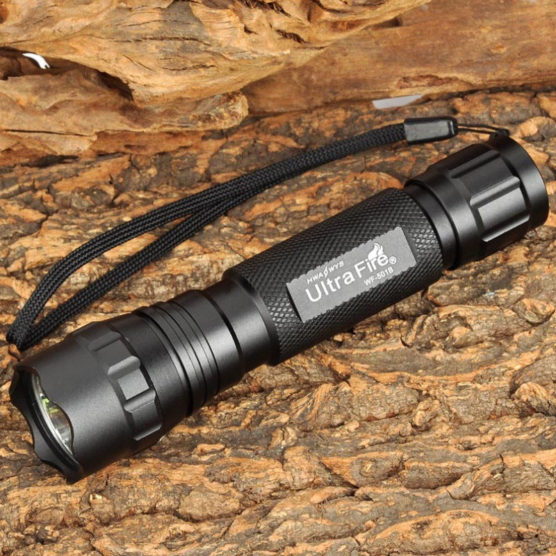 Outdoor High-power Long-range Flashlight